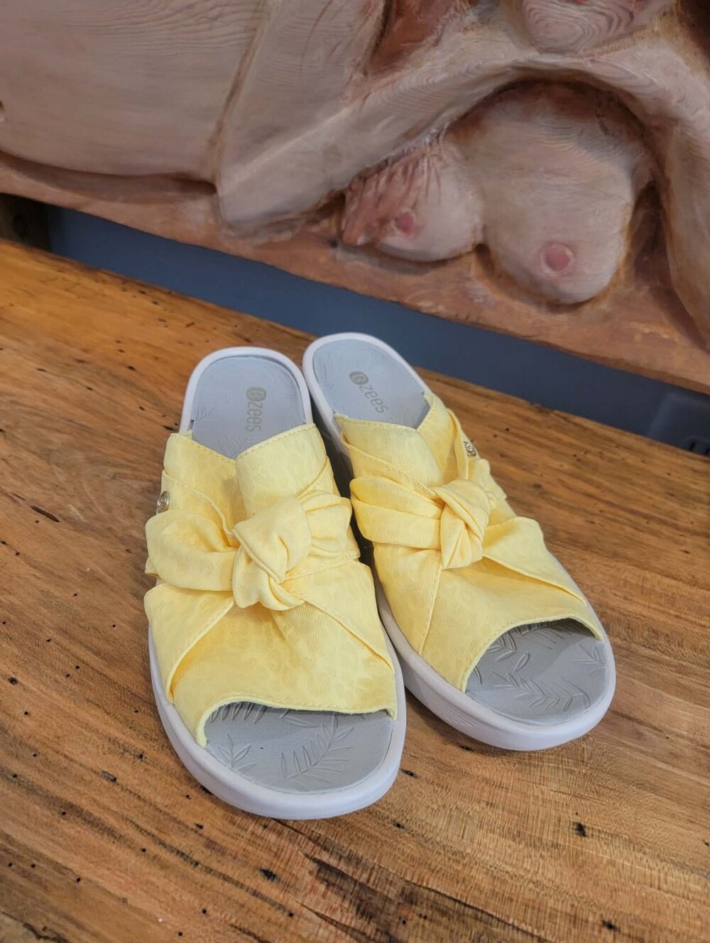 BZEES Smile sz 9.5 Washable 2" Wedge Strechy Upper Fabric Open Toe Slide